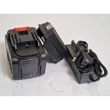 Акумуляторна батарея збільшена до 30000 mAh для інструменту Makita 18-21V із зарядкою USB 3А*2, ліхтариком та блоком зарядки Акумуляторна батарея збільшена до 30000 mAh для інструменту Makita 18-21V із зарядкою USB 3А*2, ліхтариком та блоком зарядки